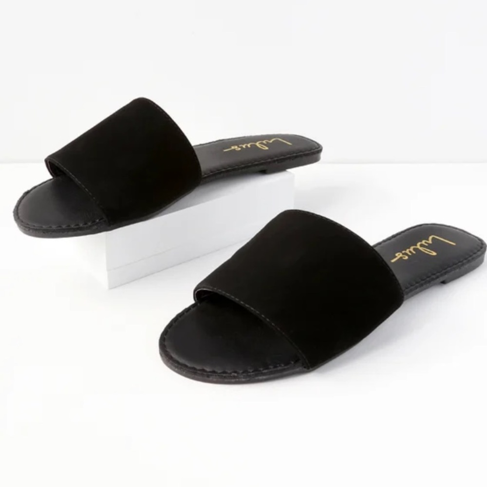 Brand New Lulu’s Sandals 🖤